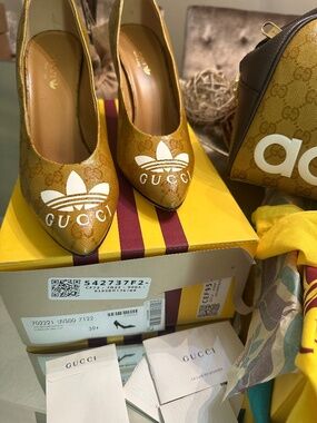Authentic Gucci Adidas pumps